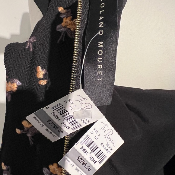 Roland Mouret A-Line Dress Black
Floral Print, Size 6 - Picture 5 of 6